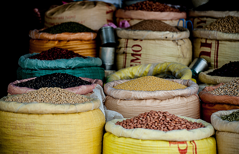 Foto oleh v2osk via <a target="_blank" href="https://unsplash.com/photos/assorted-food-in-socks-c9OfrVeD_tQ" rel="noopener">unsplash.com</a>