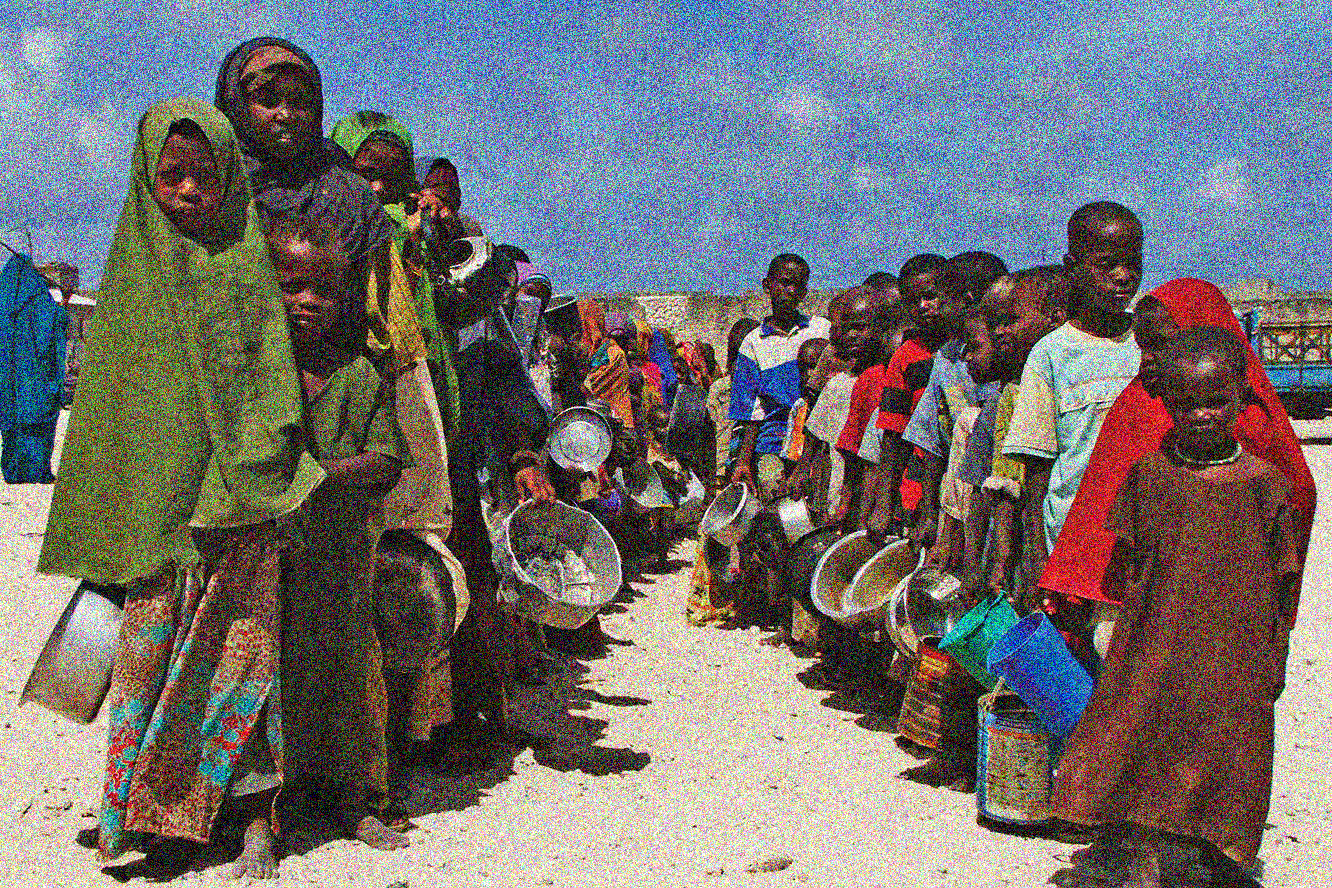 Ilustrasi foto oleh Farah Abdi Warsameh, diambil dari <a href="https://www.britannica.com/science/famine" target="_blank" rel="noopener">www.britannica.com</a>